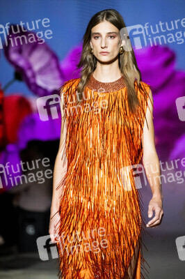 Lola Casademunt by Maite Fashion Show auf der Mercedes-Benz Fashion Week Madrid