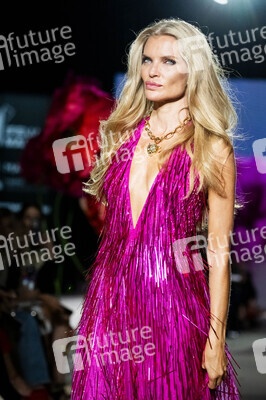 Lola Casademunt by Maite Fashion Show auf der Mercedes-Benz Fashion Week Madrid