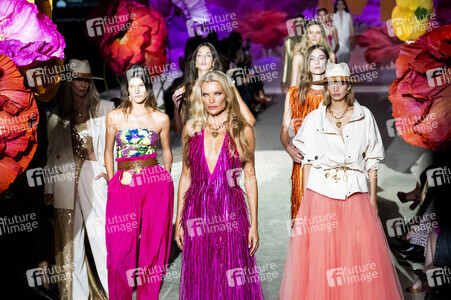 Lola Casademunt by Maite Fashion Show auf der Mercedes-Benz Fashion Week Madridhion Week Madrid
