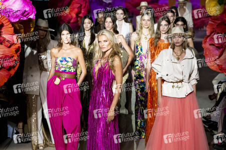 Lola Casademunt by Maite Fashion Show auf der Mercedes-Benz Fashion Week Madridhion Week Madrid