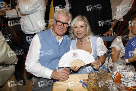 Wiesn Anstich im Schottenhamel Festzelt auf dem Oktoberfest 2025 in München