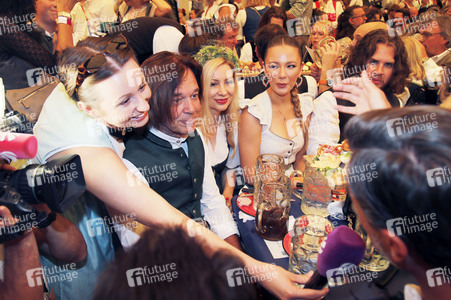 Wiesn Anstich im Schottenhamel Festzelt auf dem Oktoberfest 2025 in München