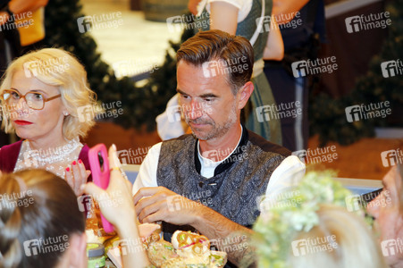 Wiesn Anstich im Schottenhamel Festzelt auf dem Oktoberfest 2025 in München