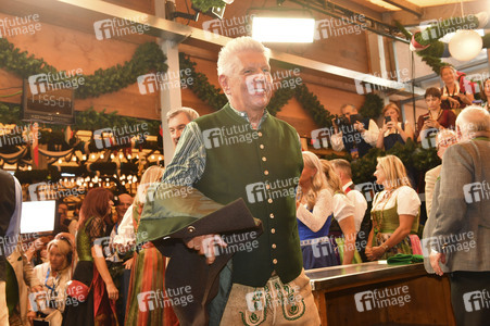 Wiesn Anstich im Schottenhamel Festzelt auf dem Oktoberfest 2025 in München