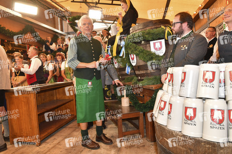 Wiesn Anstich im Schottenhamel Festzelt auf dem Oktoberfest 2025 in München