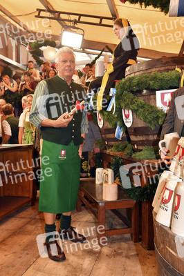 Wiesn Anstich im Schottenhamel Festzelt auf dem Oktoberfest 2025 in München