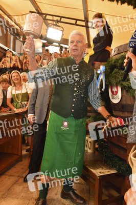 Wiesn Anstich im Schottenhamel Festzelt auf dem Oktoberfest 2025 in München