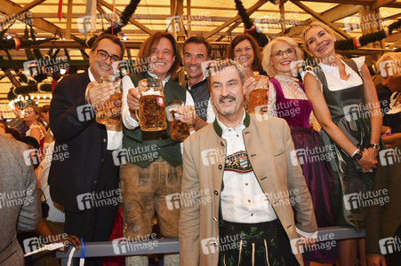 Wiesn Anstich im Schottenhamel Festzelt auf dem Oktoberfest 2025 in München
