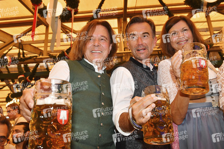 Wiesn Anstich im Schottenhamel Festzelt auf dem Oktoberfest 2025 in München