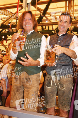Wiesn Anstich im Schottenhamel Festzelt auf dem Oktoberfest 2025 in München