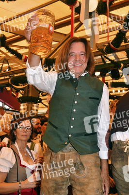 Wiesn Anstich im Schottenhamel Festzelt auf dem Oktoberfest 2025 in München