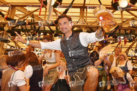 Wiesn Anstich im Schottenhamel Festzelt auf dem Oktoberfest 2025 in München