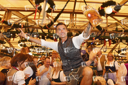 Wiesn Anstich im Schottenhamel Festzelt auf dem Oktoberfest 2025 in München