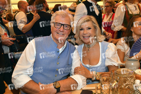 Wiesn Anstich im Schottenhamel Festzelt auf dem Oktoberfest 2025 in München