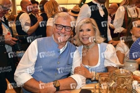 Wiesn Anstich im Schottenhamel Festzelt auf dem Oktoberfest 2025 in München