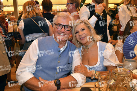 Wiesn Anstich im Schottenhamel Festzelt auf dem Oktoberfest 2025 in München