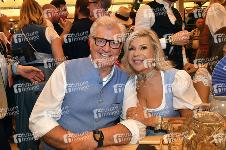 Wiesn Anstich im Schottenhamel Festzelt auf dem Oktoberfest 2025 in München