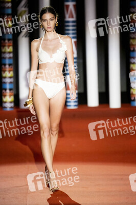 Dolores Cortés Fashion Show auf der Merceds-Benz Fashion Week M