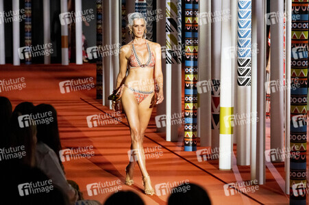 Dolores Cortés Fashion Show auf der Merceds-Benz Fashion Week M