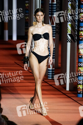 Dolores Cortés Fashion Show auf der Merceds-Benz Fashion Week M