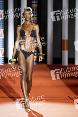 Dolores Cortés Fashion Show auf der Merceds-Benz Fashion Week M