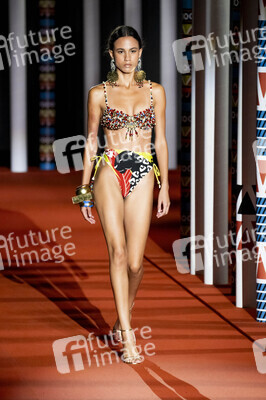 Dolores Cortés Fashion Show auf der Merceds-Benz Fashion Week M