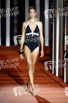 Dolores Cortés Fashion Show auf der Merceds-Benz Fashion Week M