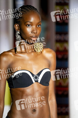 Dolores Cortés Fashion Show auf der Merceds-Benz Fashion Week M