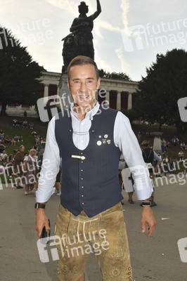 Almauftrieb beim Oktoberfest 2025 in München