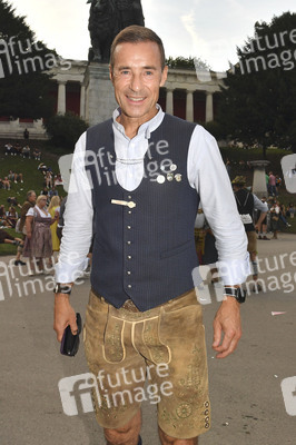 Almauftrieb beim Oktoberfest 2025 in München