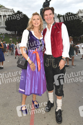 Almauftrieb beim Oktoberfest 2025 in München