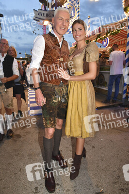 Almauftrieb beim Oktoberfest 2025 in München