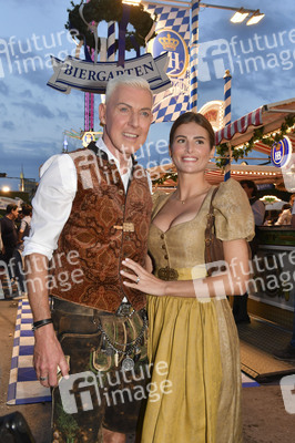Almauftrieb beim Oktoberfest 2025 in München