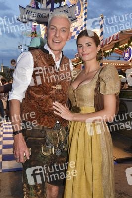 Almauftrieb beim Oktoberfest 2025 in München