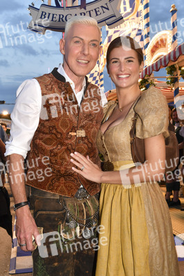 Almauftrieb beim Oktoberfest 2025 in München