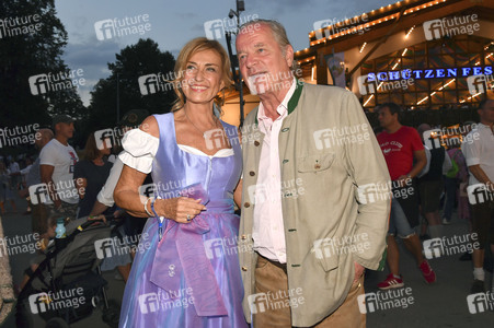 Almauftrieb beim Oktoberfest 2025 in München