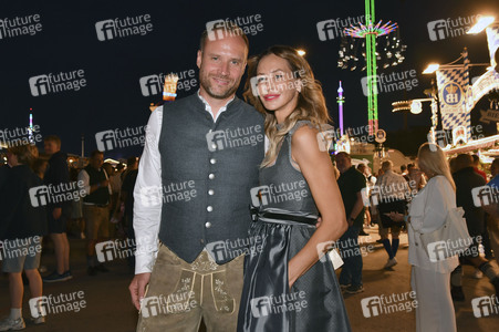 Almauftrieb beim Oktoberfest 2025 in München