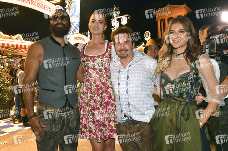 Almauftrieb beim Oktoberfest 2025 in München