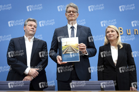 Bundespressekonferenz 'Eckpunkte zur Reform der Deutschen Bahn' in Berlin
