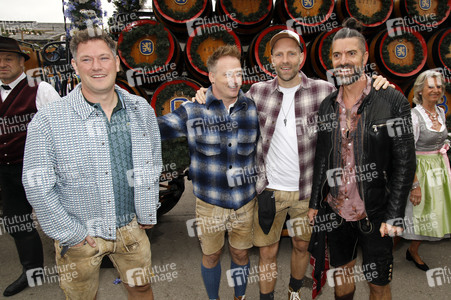 Regines Damenwiesn beim Oktoberfest 2025 in München