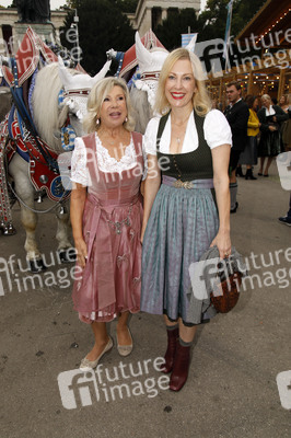 Regines Damenwiesn beim Oktoberfest 2025 in München
