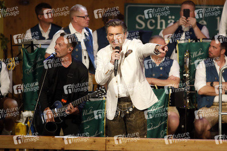 Regines Damenwiesn beim Oktoberfest 2025 in München