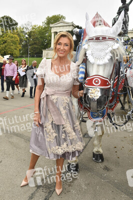 Regines Damenwiesn beim Oktoberfest 2025 in München