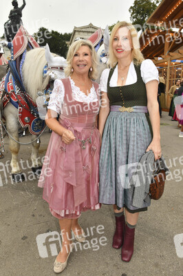 Regines Damenwiesn beim Oktoberfest 2025 in München