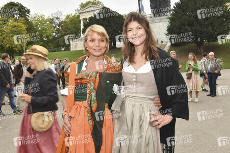 Regines Damenwiesn beim Oktoberfest 2025 in München