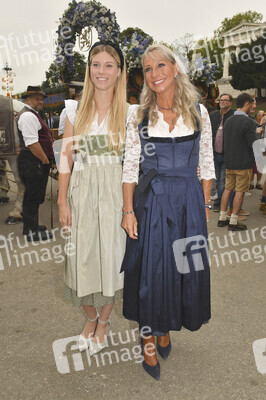 Regines Damenwiesn beim Oktoberfest 2025 in München