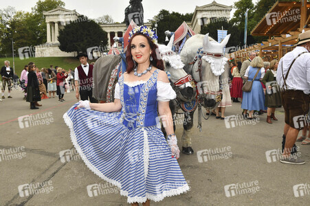 Regines Damenwiesn beim Oktoberfest 2025 in München