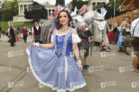 Regines Damenwiesn beim Oktoberfest 2025 in München
