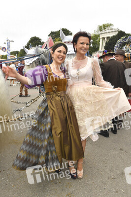 Regines Damenwiesn beim Oktoberfest 2025 in München