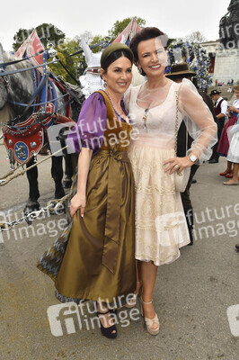 Regines Damenwiesn beim Oktoberfest 2025 in München